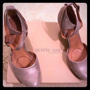 Gentle Souls by Kenneth Cole Pumps